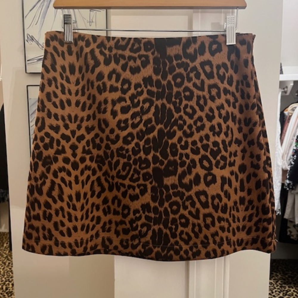 Gilli- Cheetah print faux suede mini skirt- L- NWOT